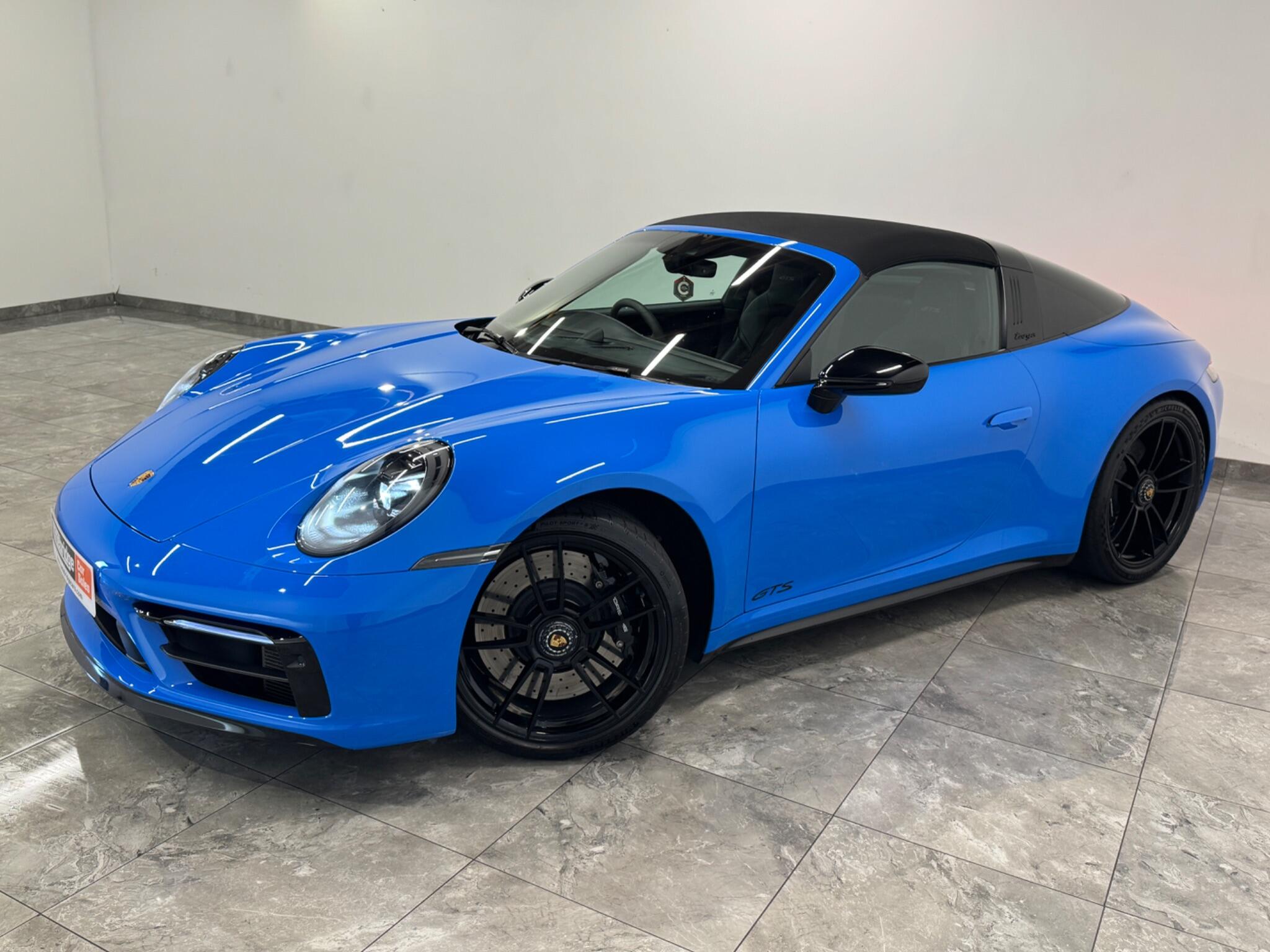 Porsche 911 view 6