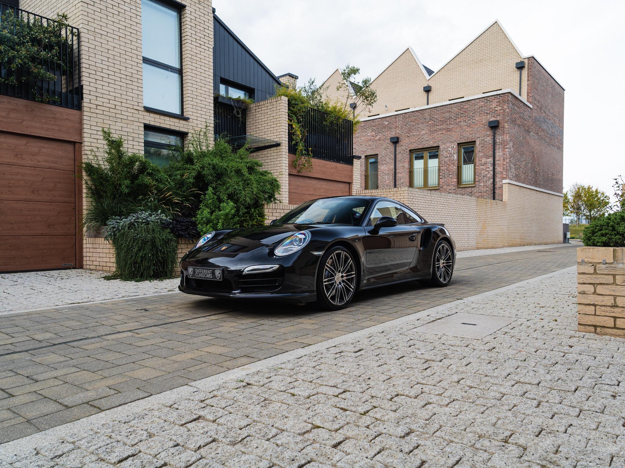 Porsche 911 view 67