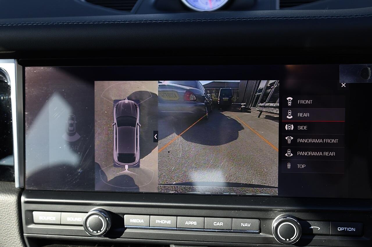 Porsche Macan view 32