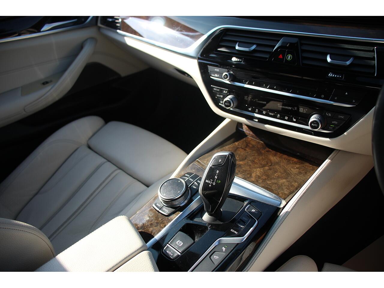 BMW 5 Series view 26