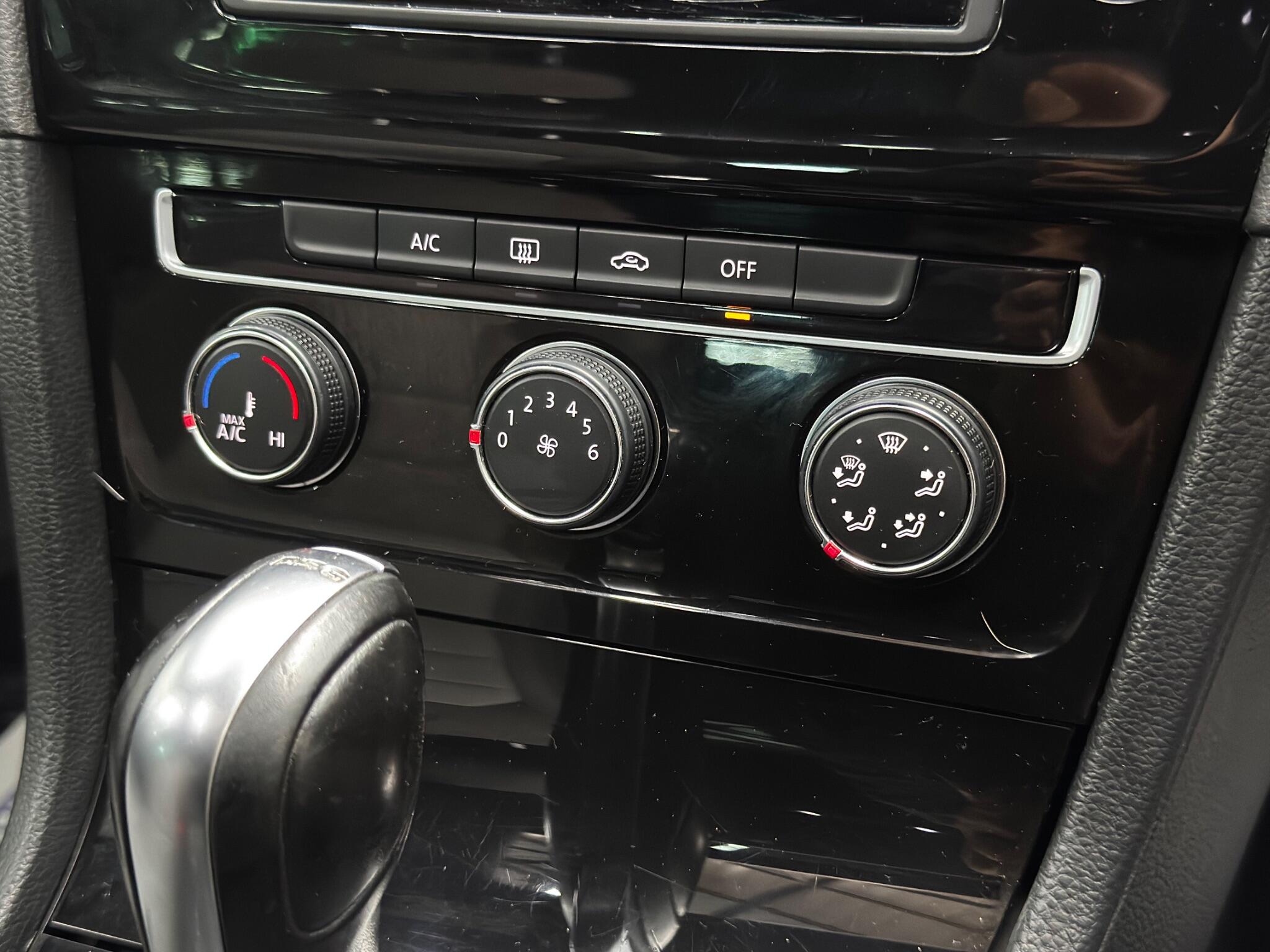 Volkswagen Golf view 28
