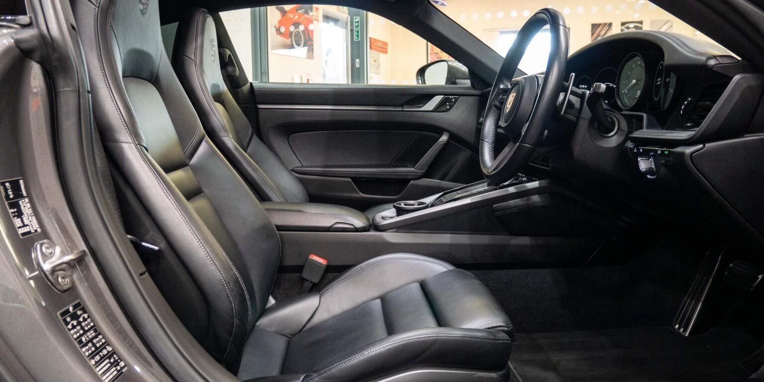 Porsche 911 view 14