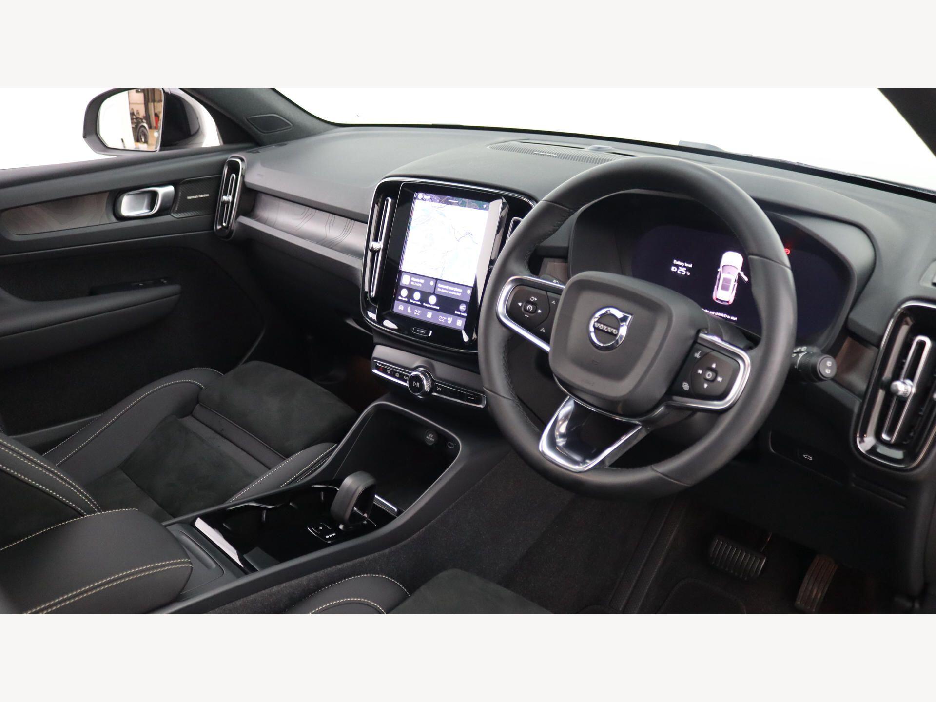 Volvo XC40 view 5