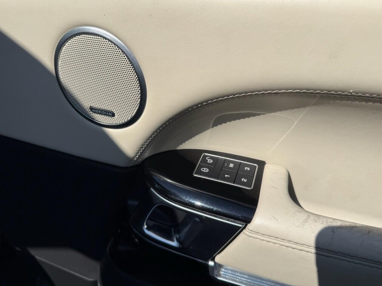 Land Rover Range Rover view 19