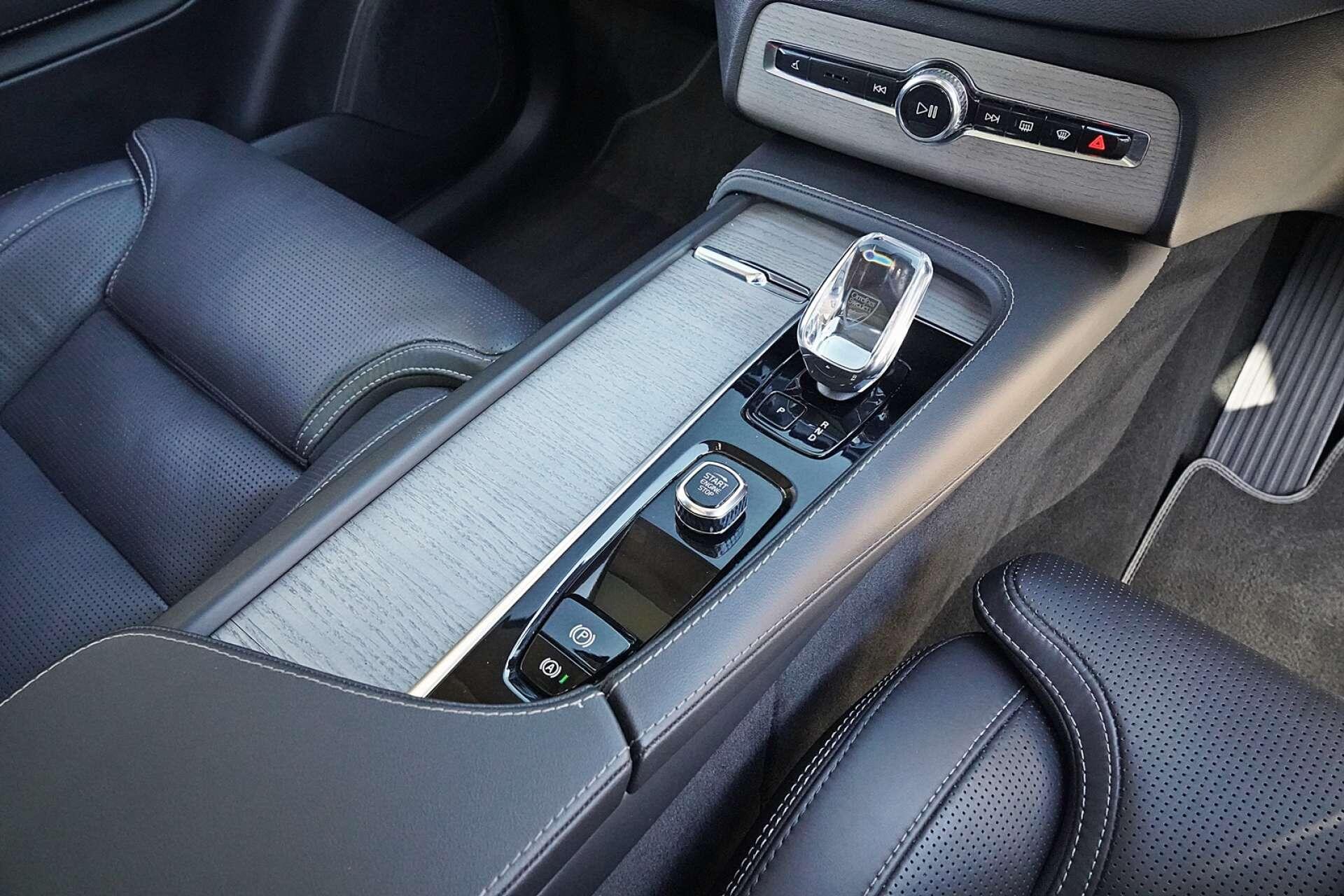 Volvo XC90 view 21