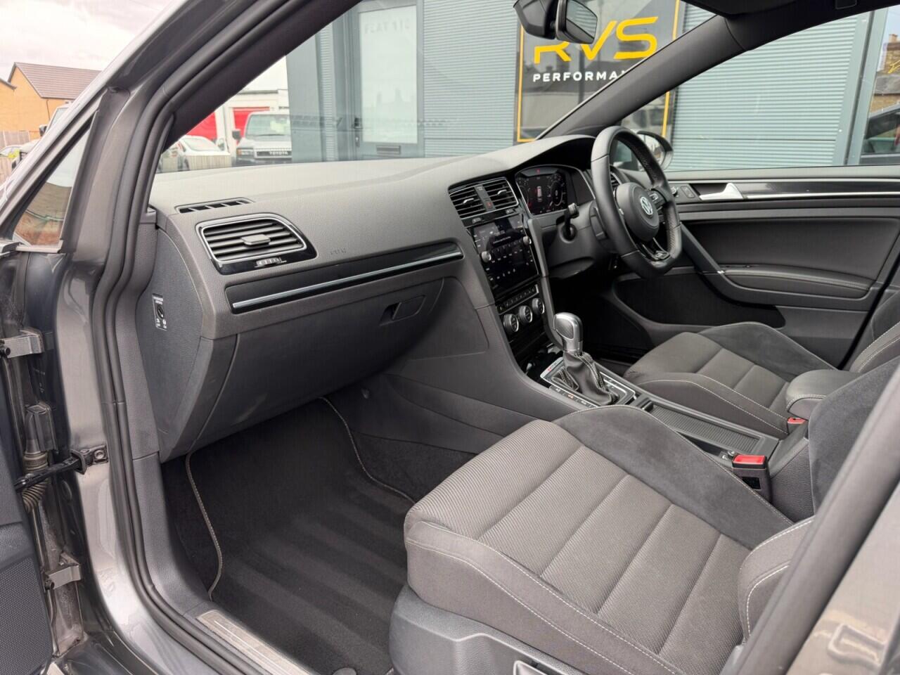 Volkswagen Golf view 13