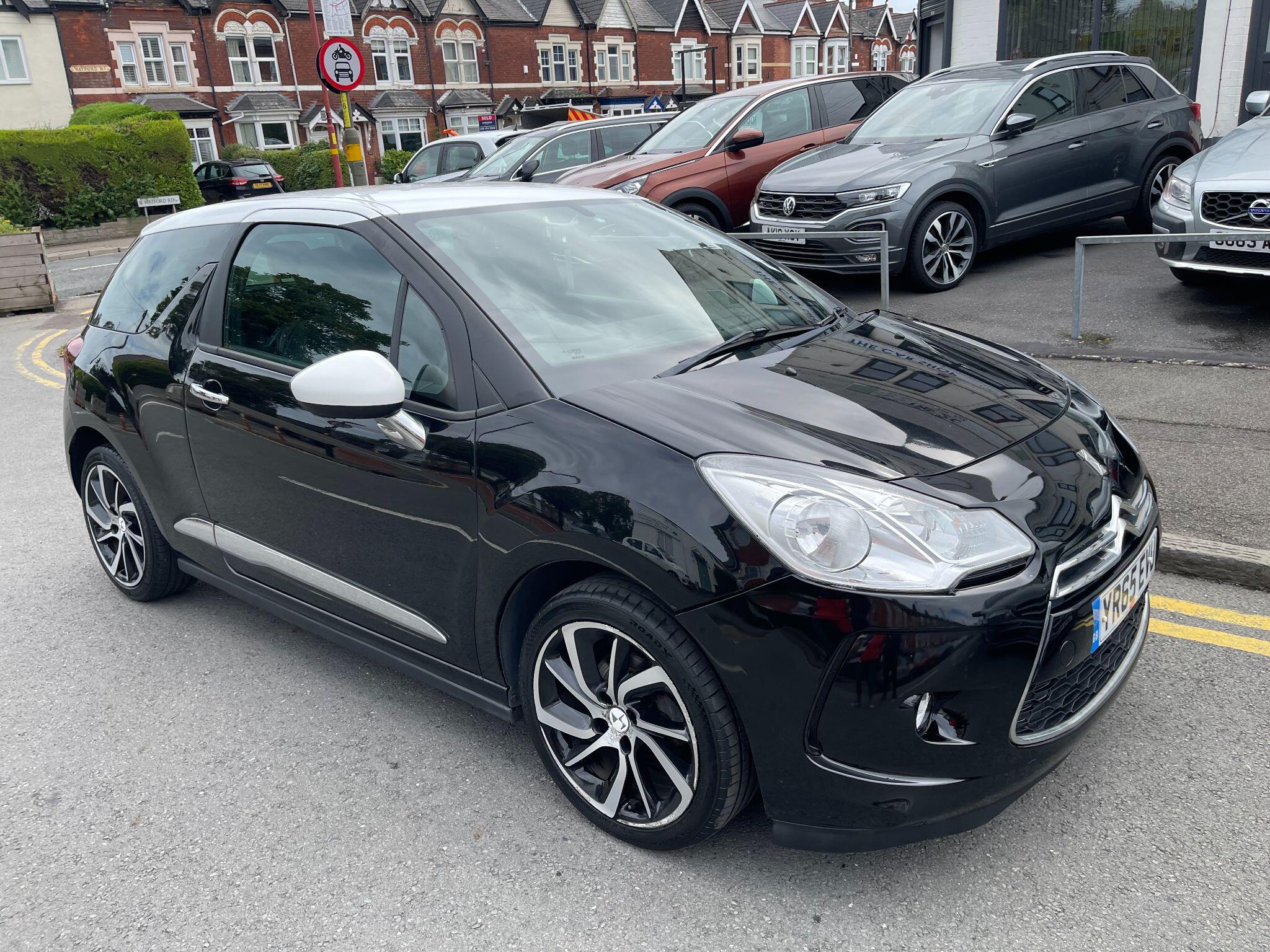 DS Automobiles DS 3 view 9