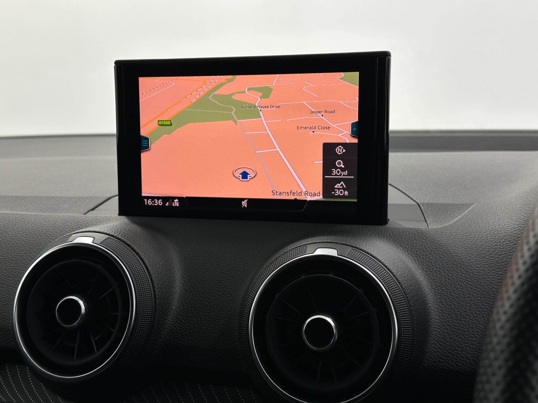 Audi Q2 view 23