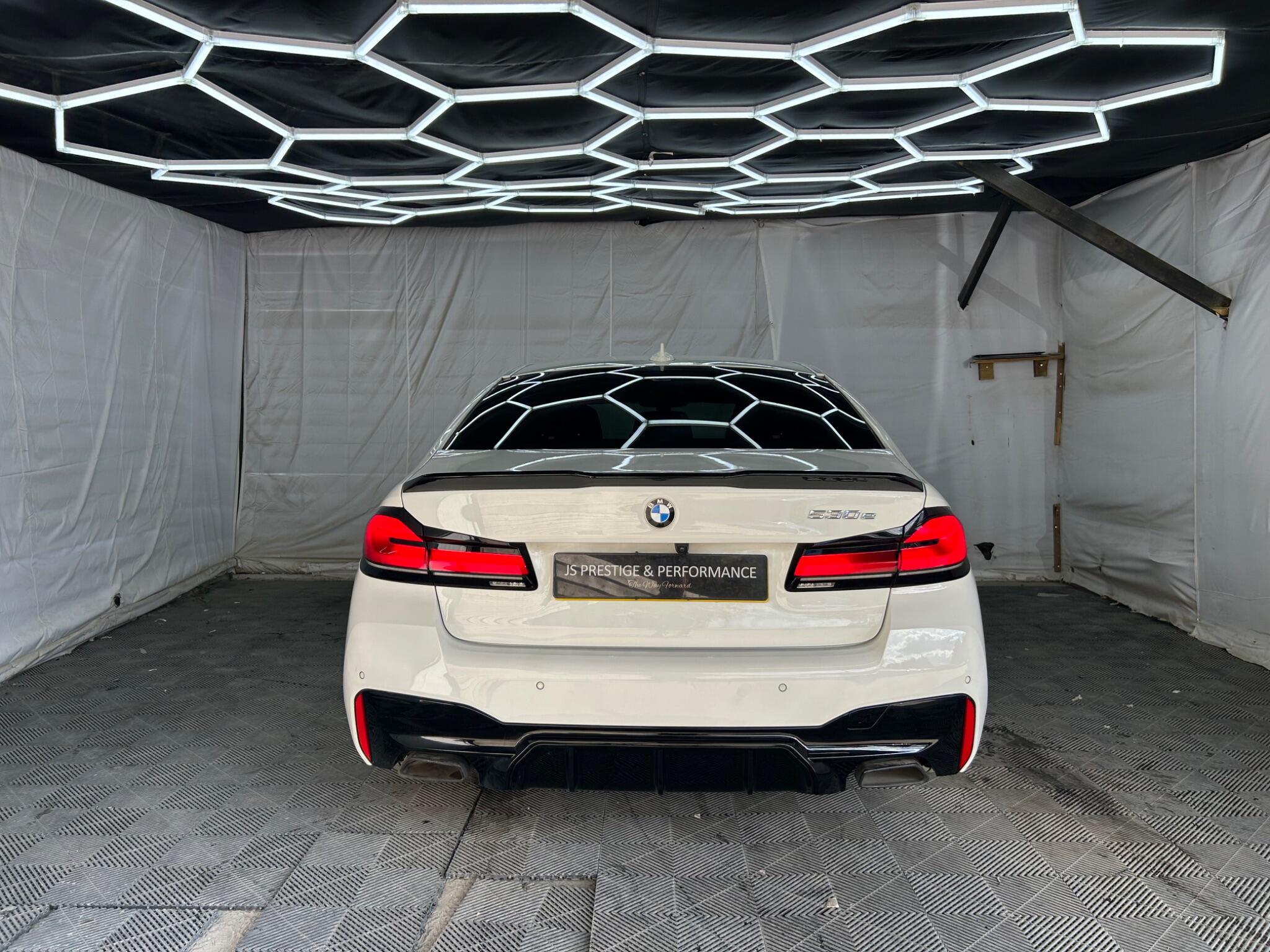 BMW 5 Series view 7