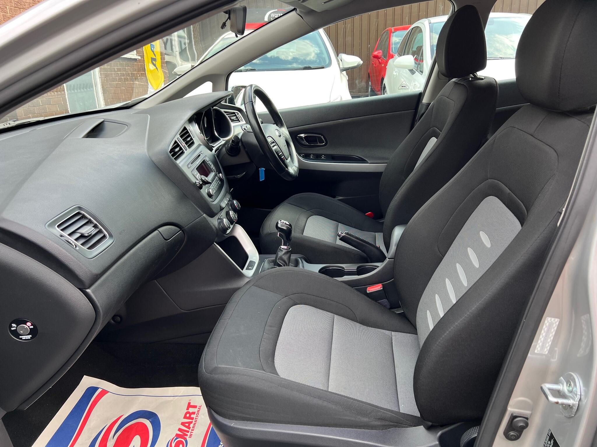 2014 Kia Ceed 1.6 CRDi EcoDynamics 2 Euro 5 (s/s) 5dr • 88,000 miles image 21
