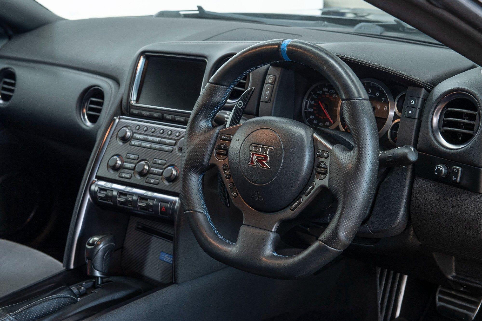 Nissan GT-R view 10
