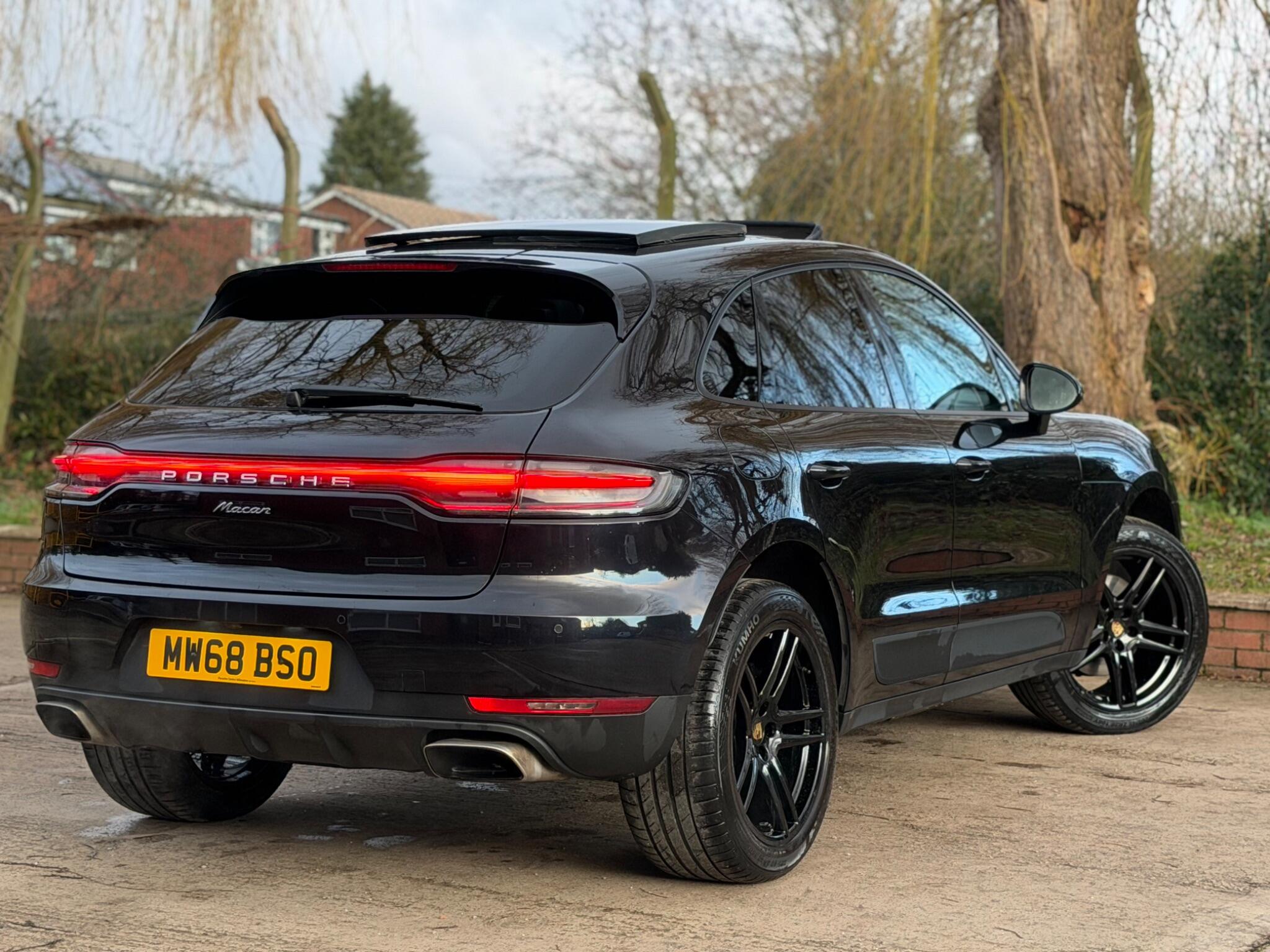 Porsche Macan view 14