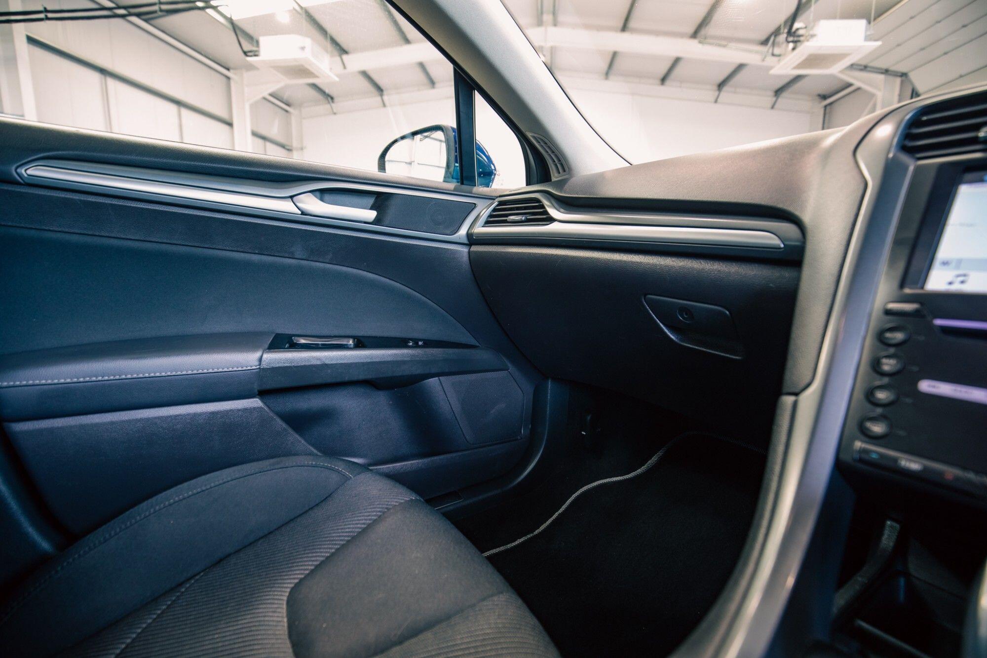 Ford Mondeo view 20