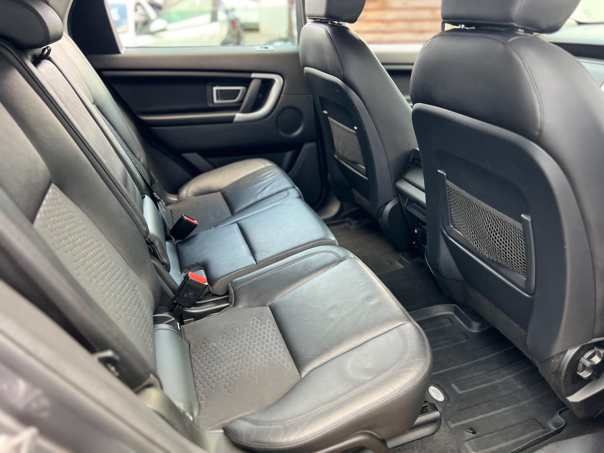 Land Rover Discovery Sport view 30
