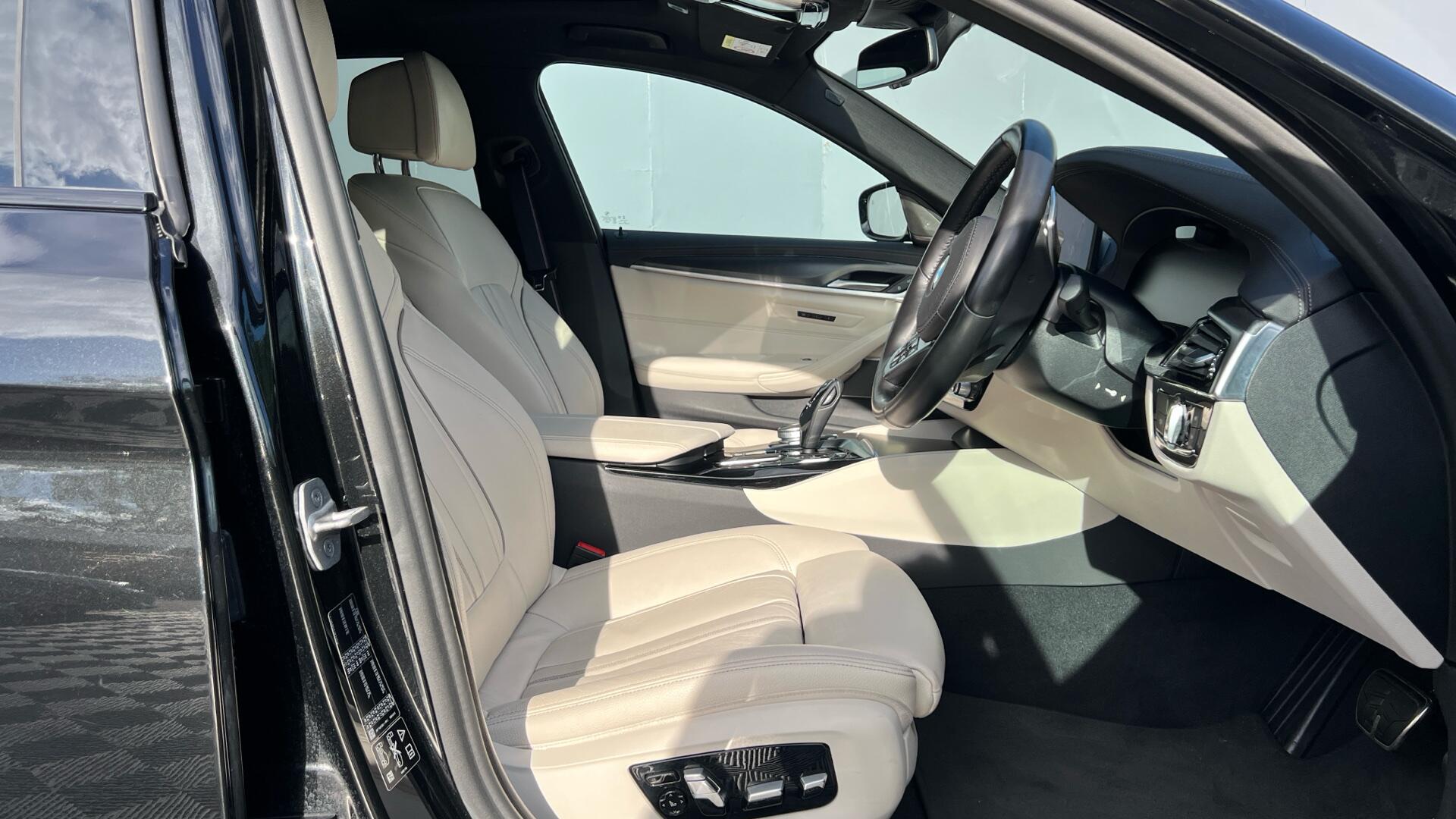 BMW 5 Series view 11