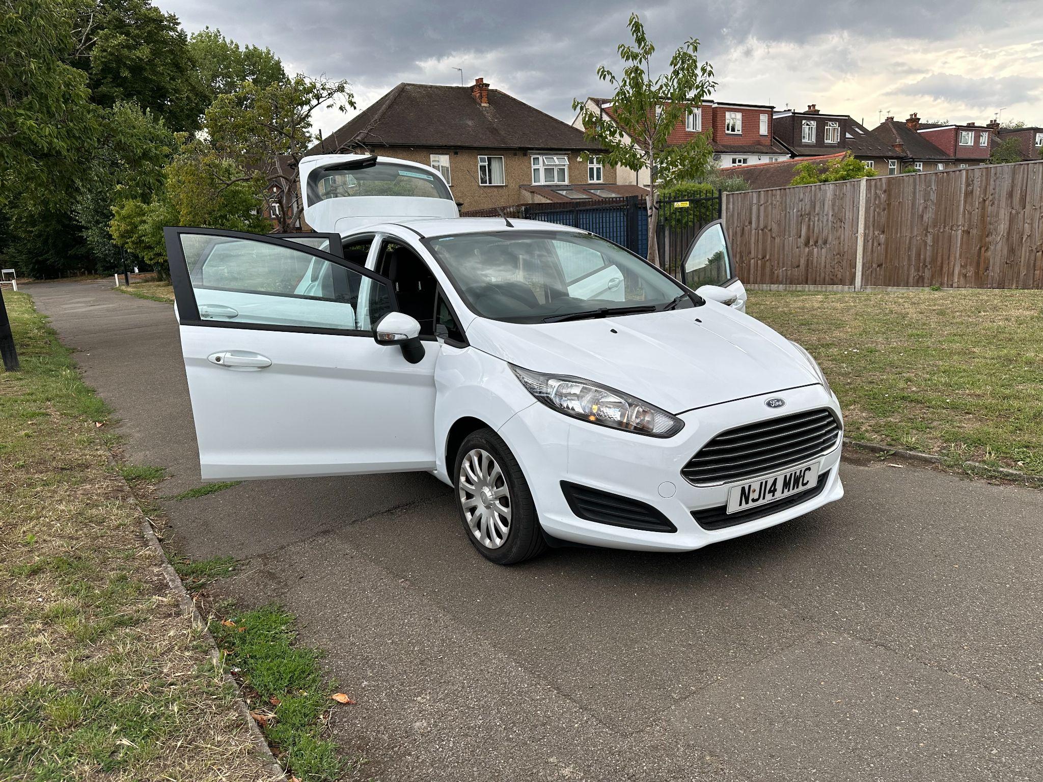 2014 Ford Fiesta image 24