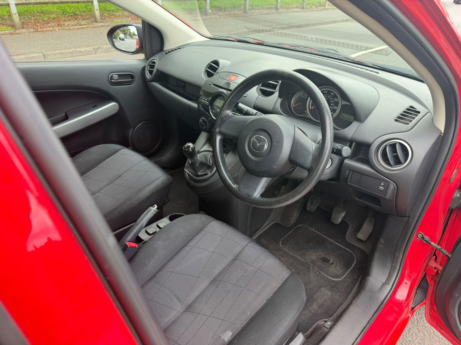 Mazda Mazda2 view 24