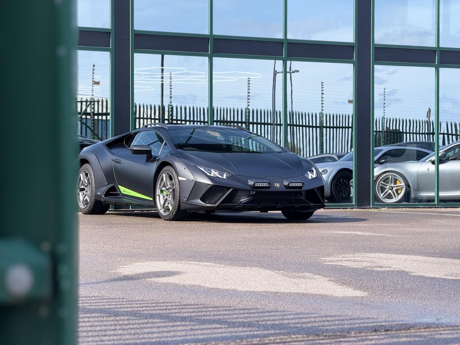 Lamborghini Huracan view 17