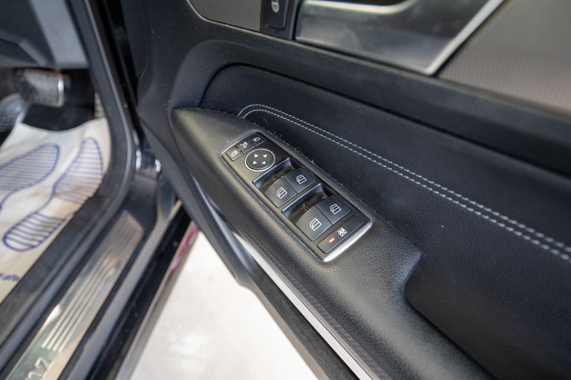 Mercedes-Benz E-Class view 10