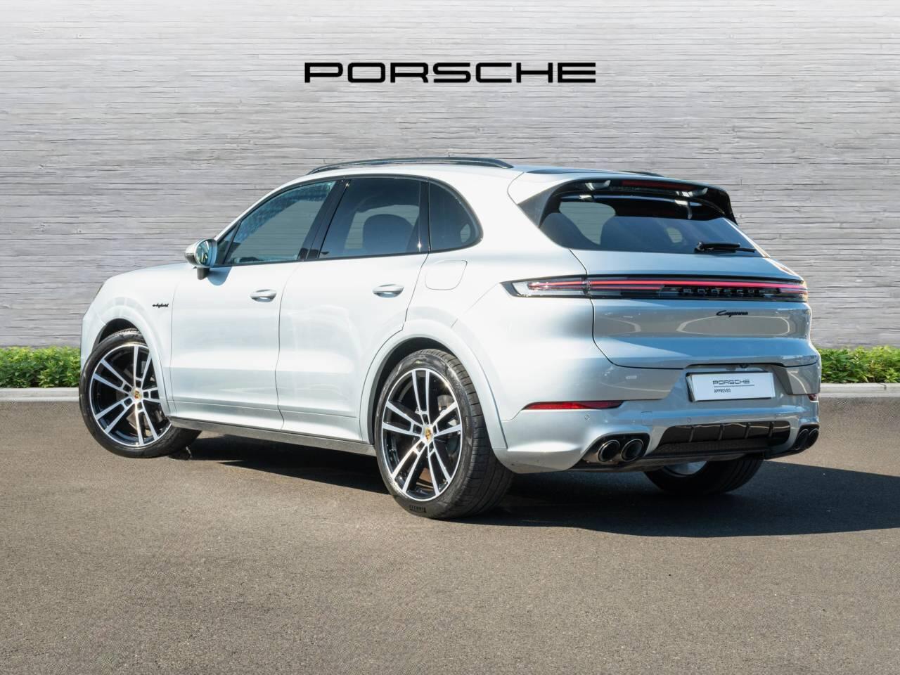 Porsche Cayenne view 3