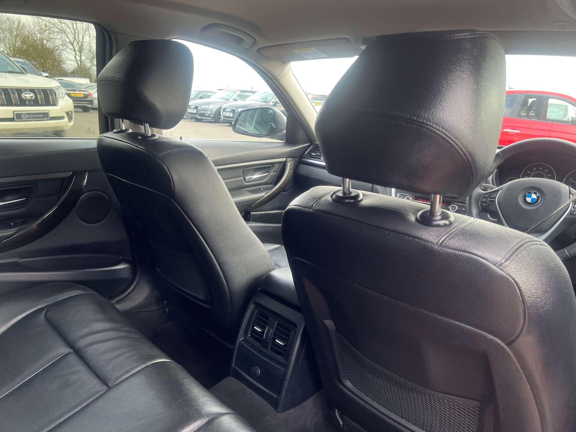 BMW 3 Series view 44