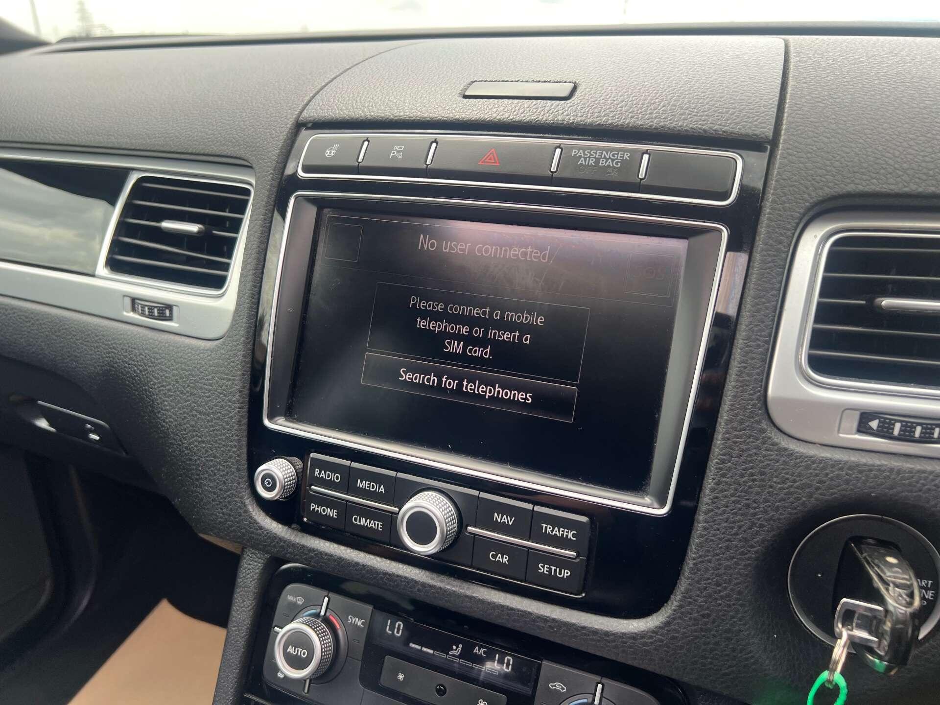 Volkswagen Touareg view 22