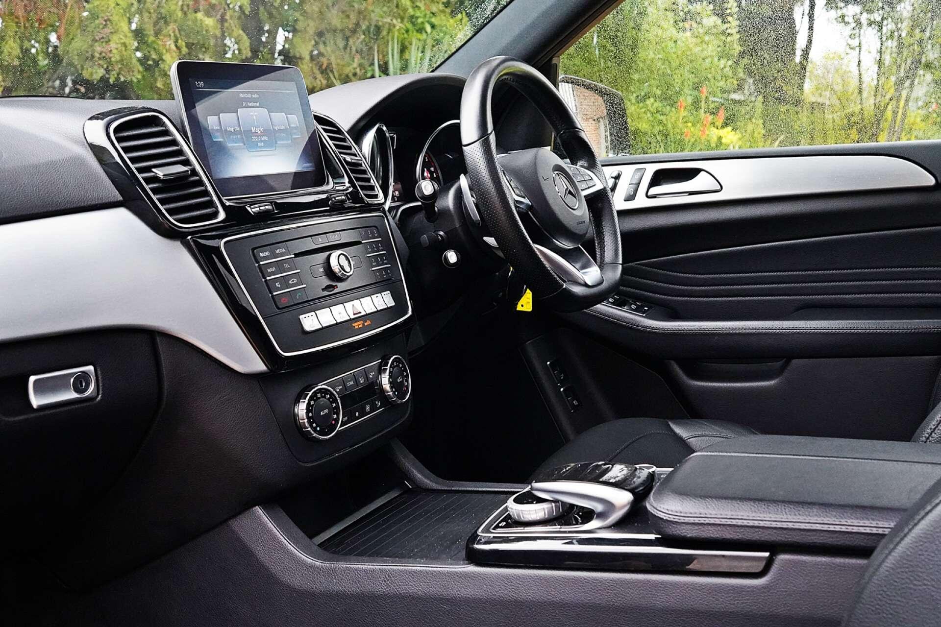 Mercedes-Benz GLE view 11