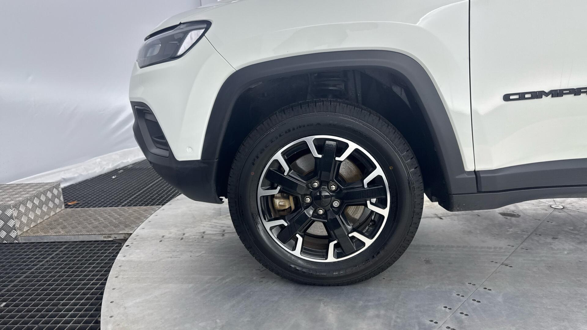 Jeep Compass view 23
