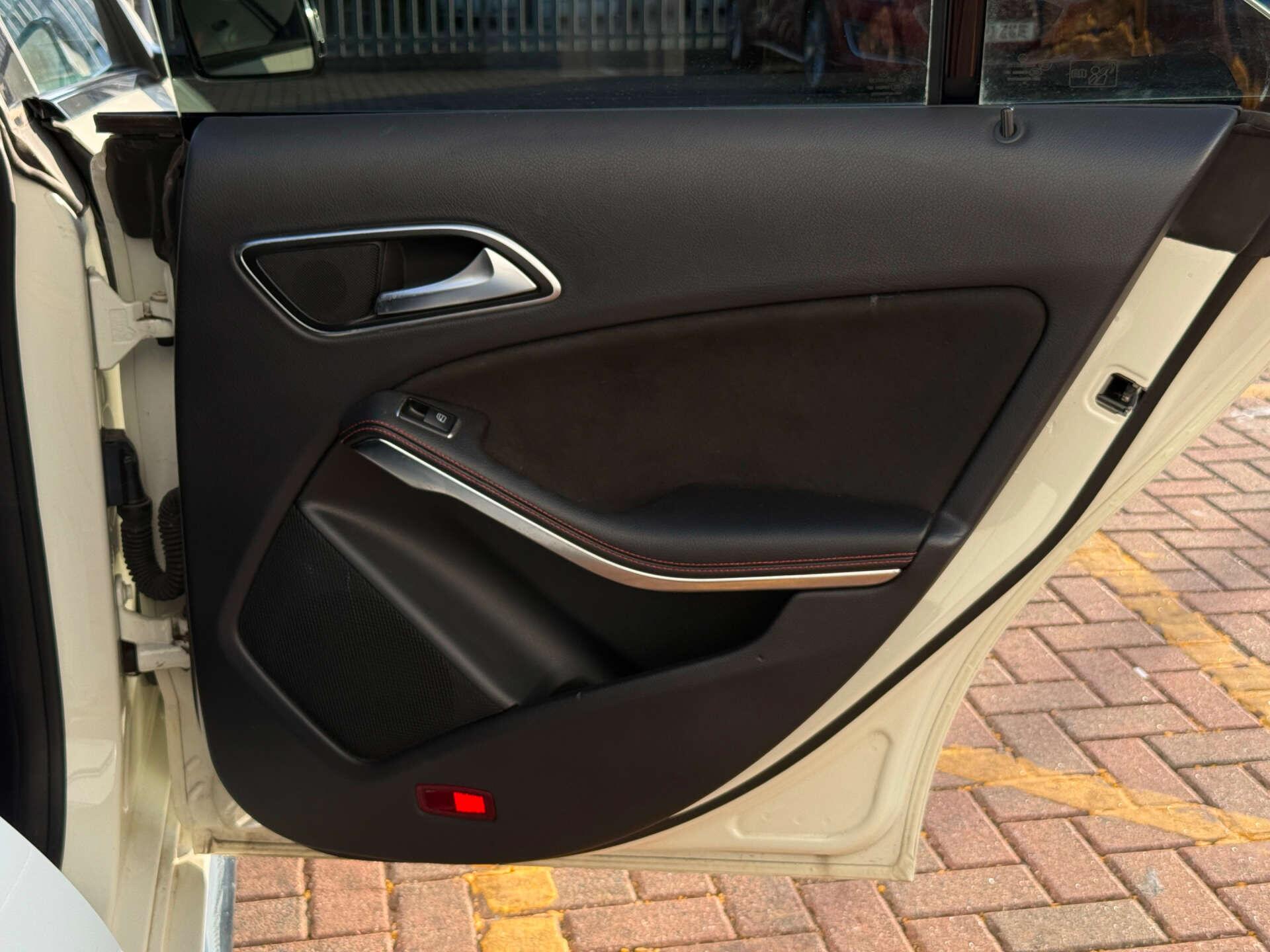 Mercedes-Benz Cla view 25