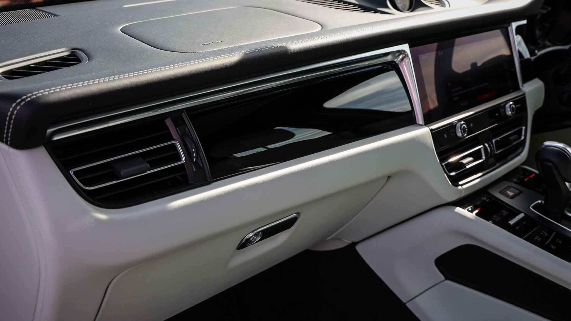 Porsche Macan view 23