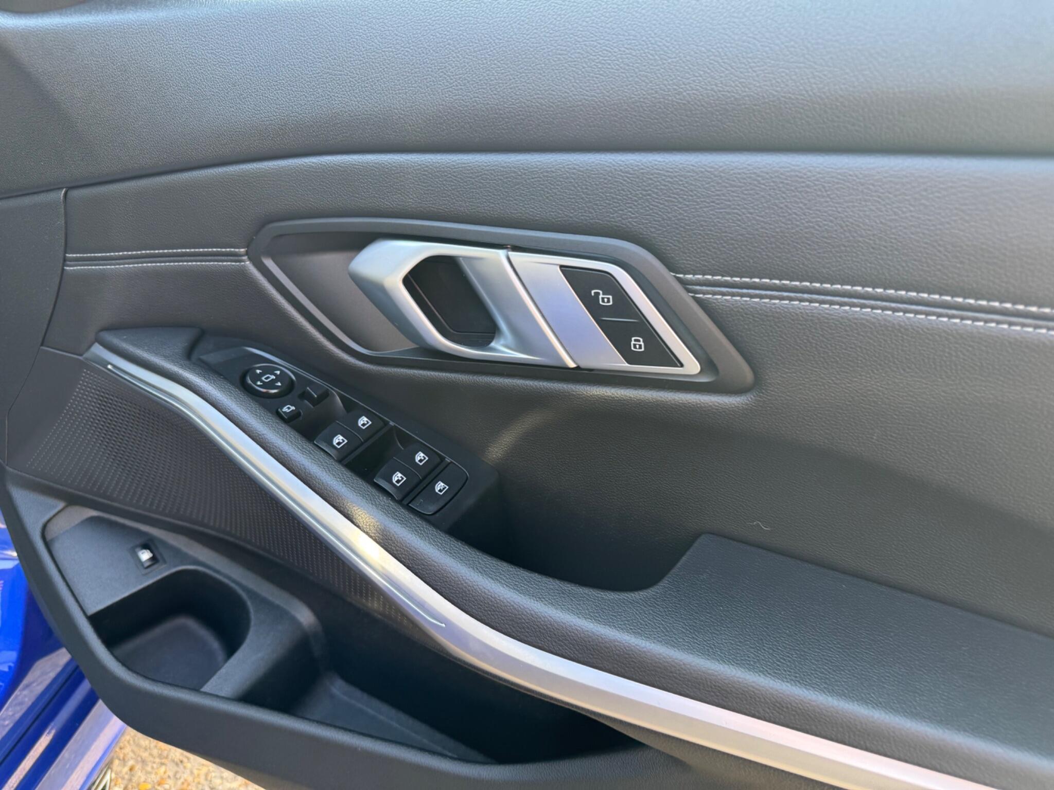 BMW 3 Series view 35