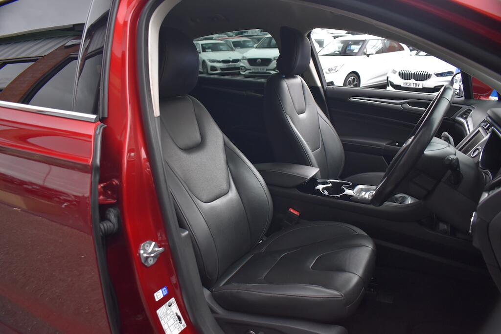 Ford Mondeo view 9