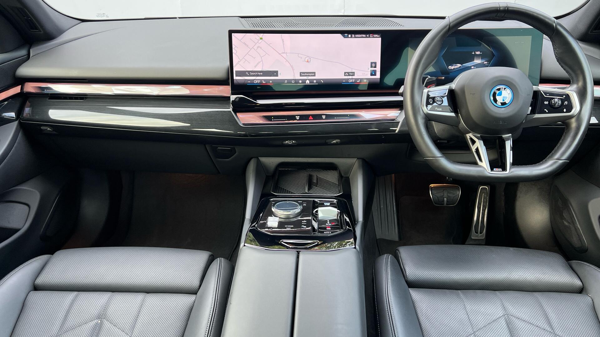 BMW i5 view 4