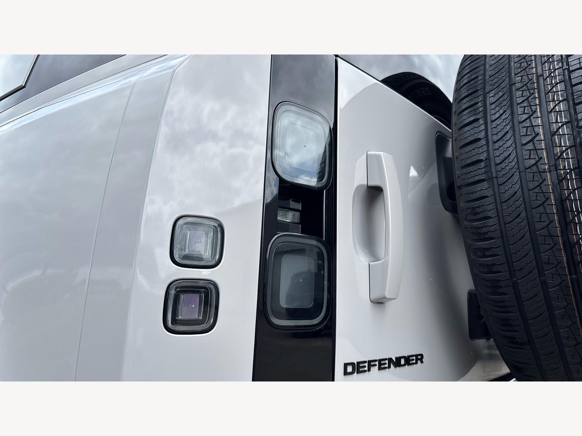 Land Rover Defender view 23