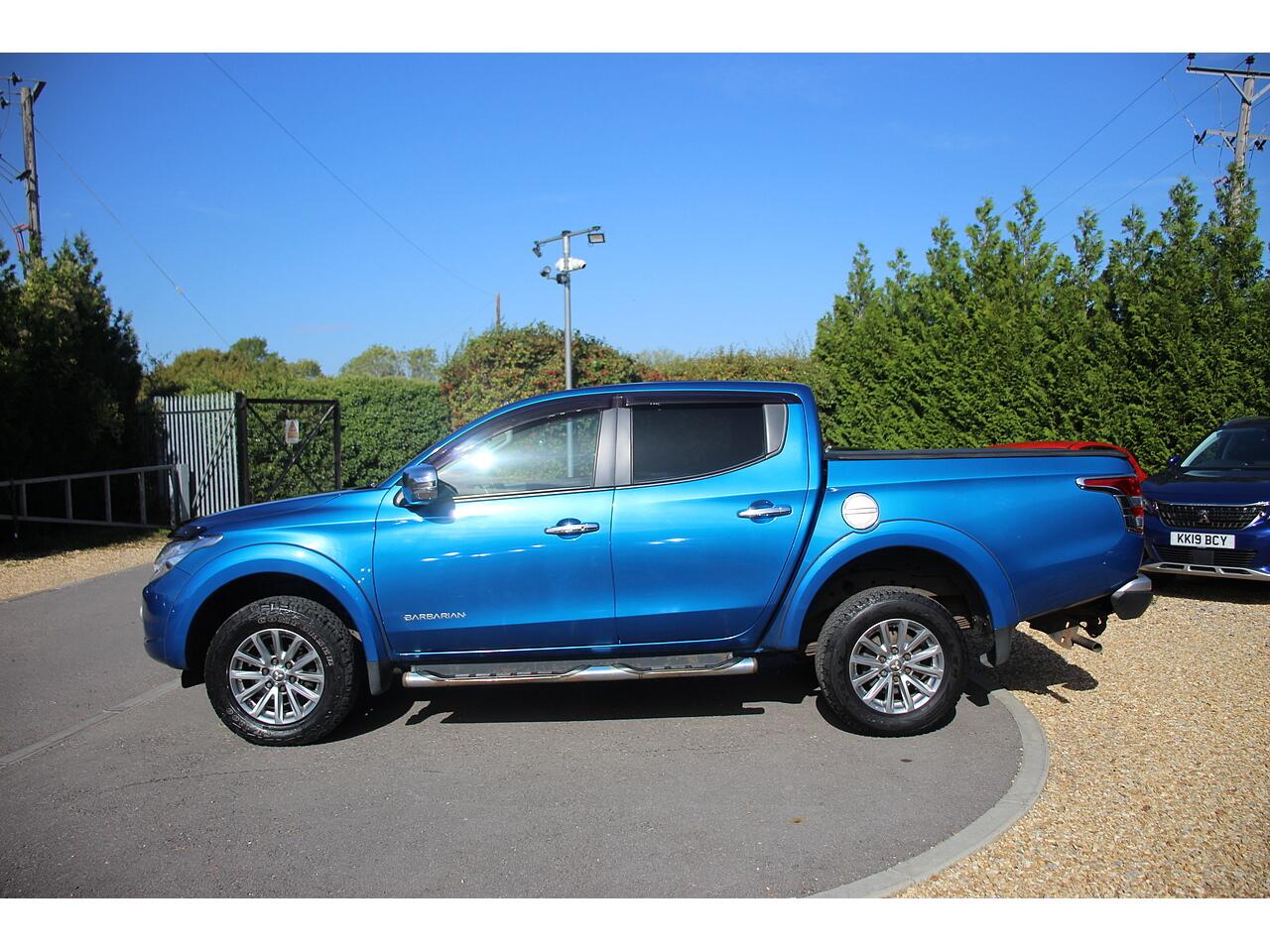 Mitsubishi L200 view 5