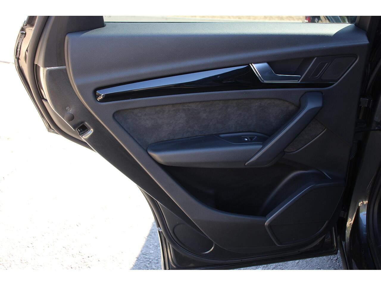 Audi Q5 view 34