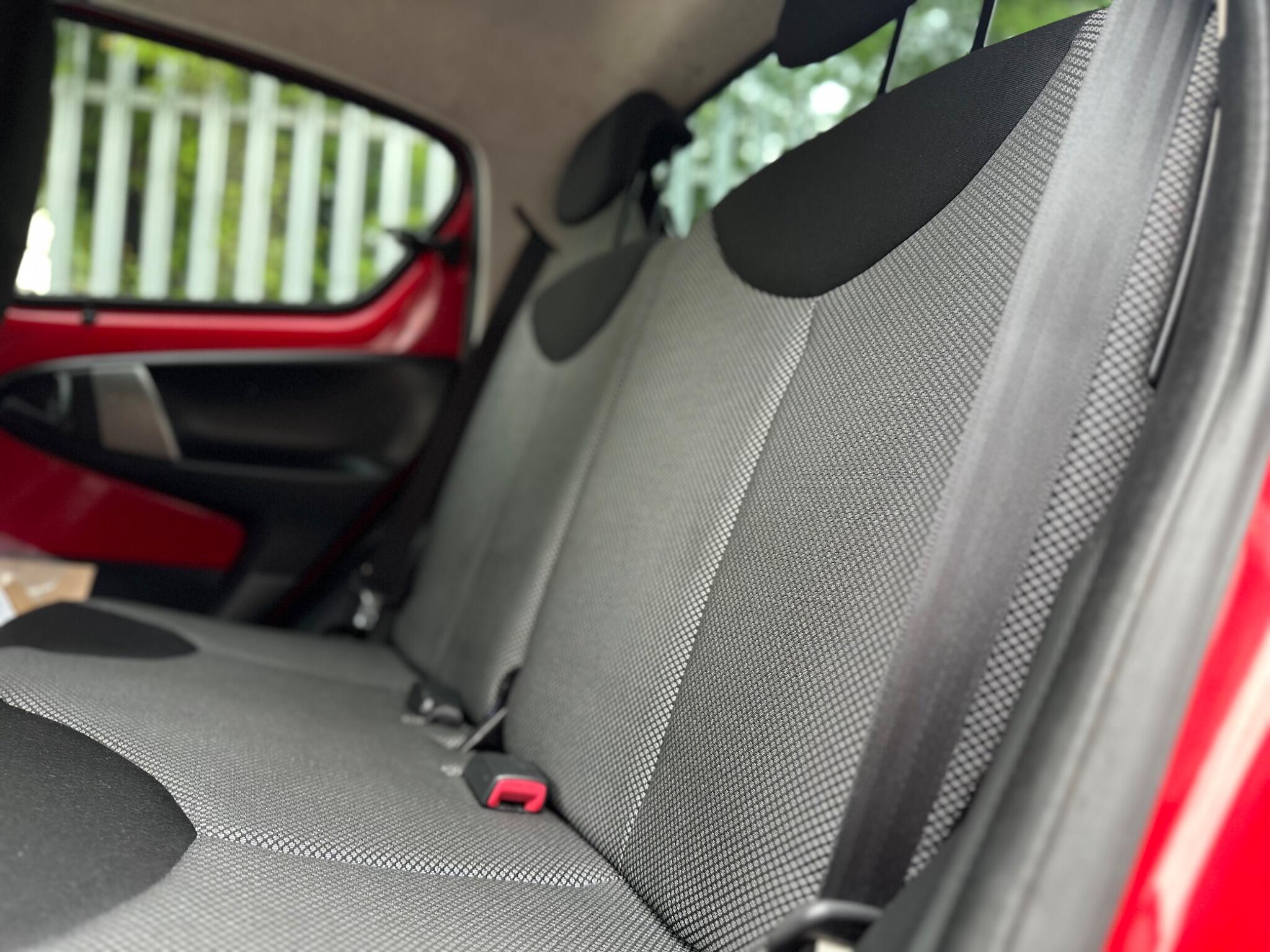 2014 Toyota AYGO image 23