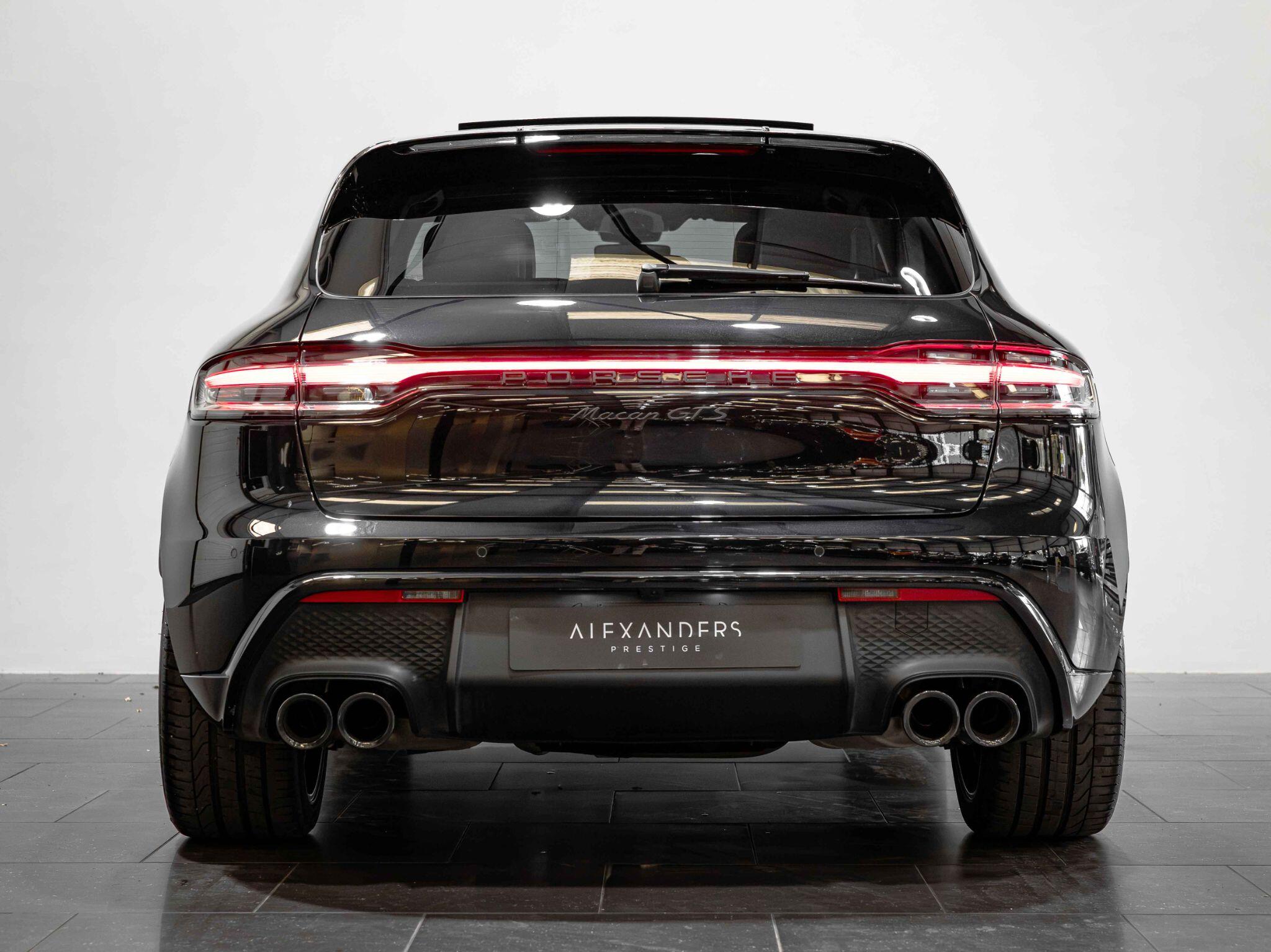 Porsche Macan view 10