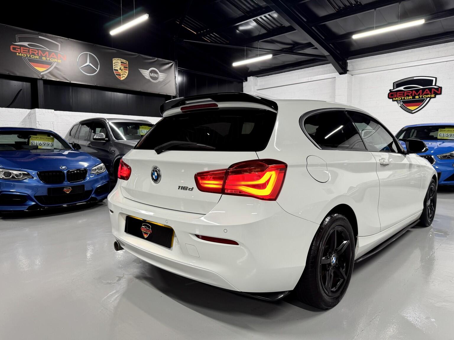 BMW 1 Series view 28