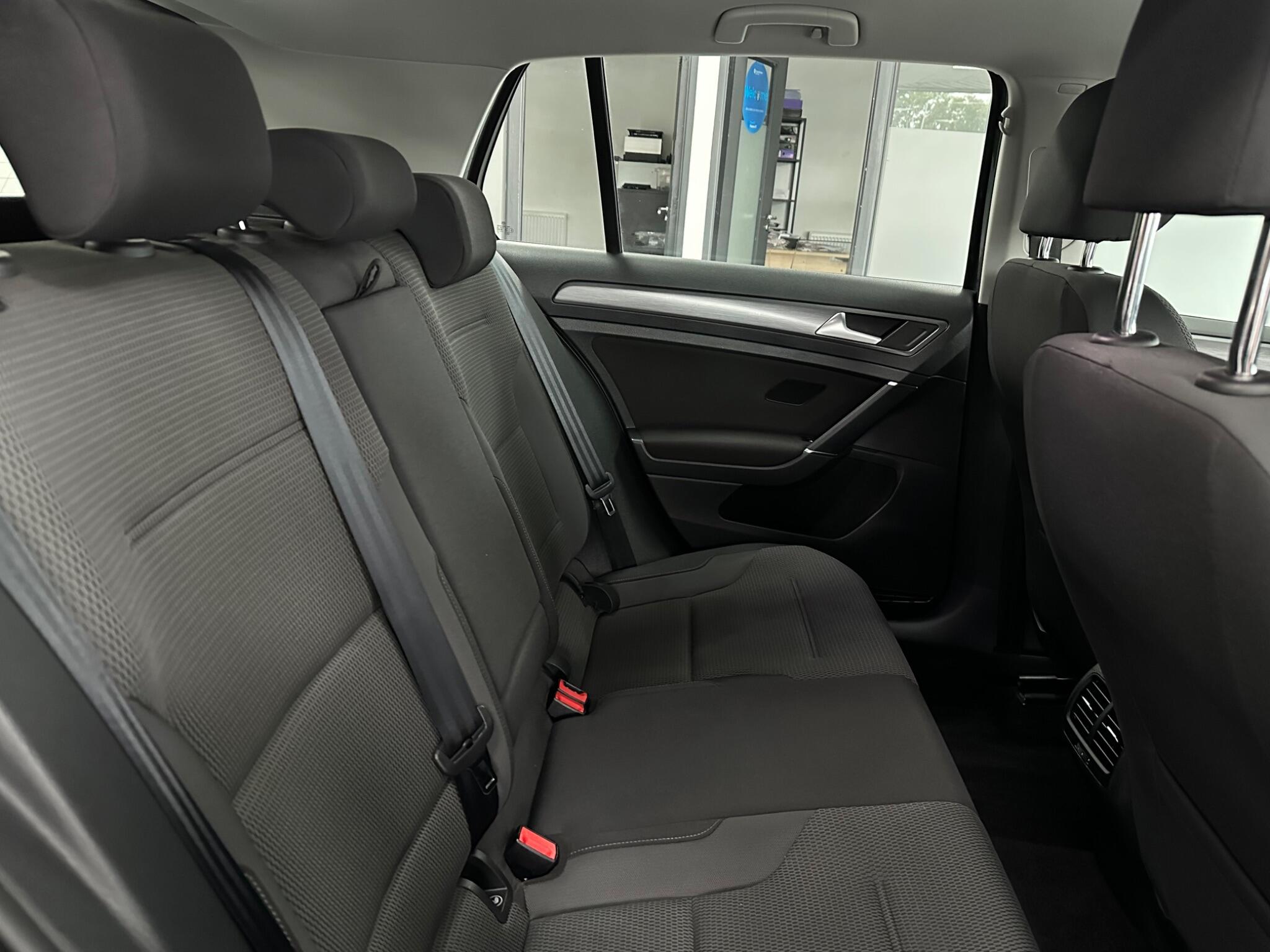 Volkswagen E-Golf view 32