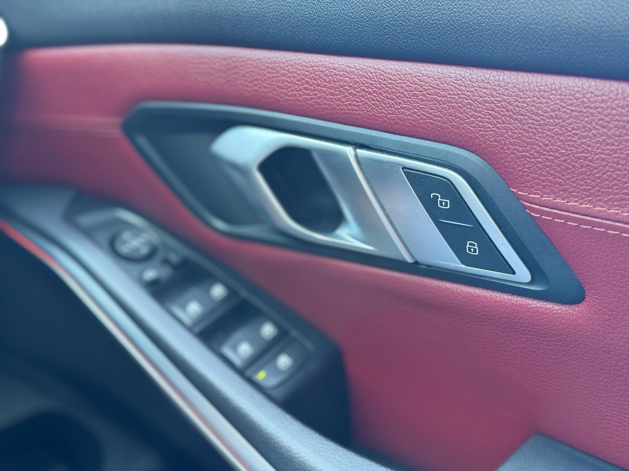 BMW 3 Series view 24