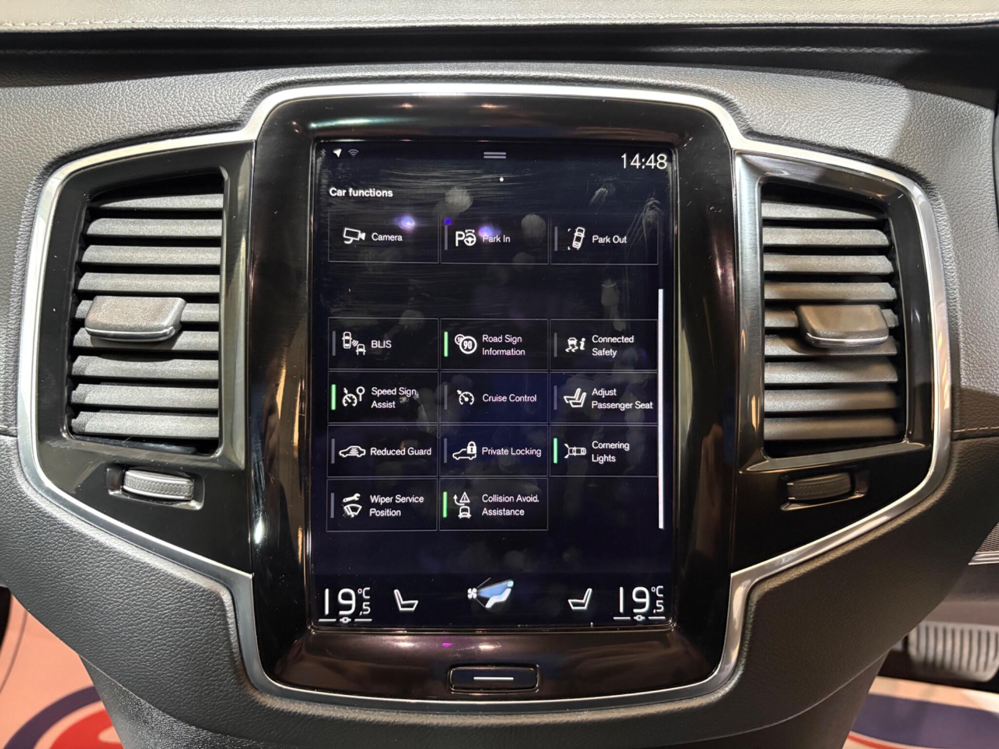 Volvo XC90 view 80