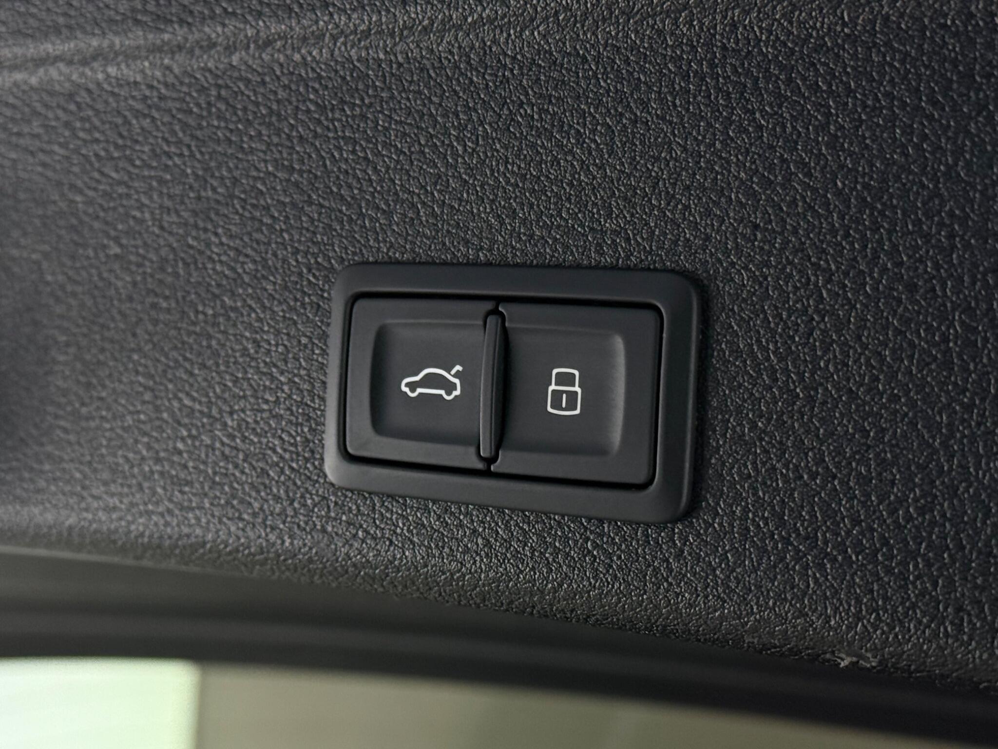 Audi A4 view 11