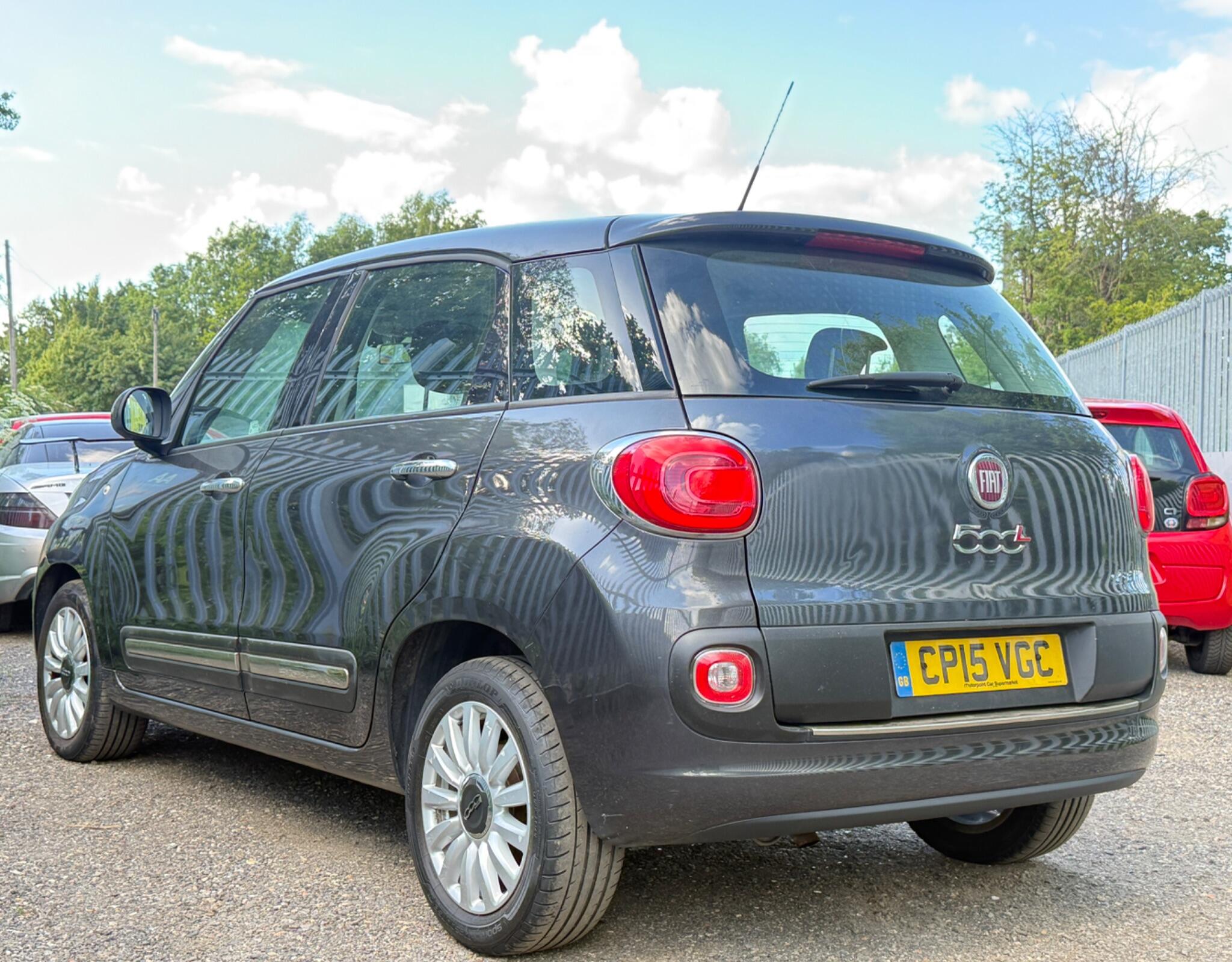2015 Fiat 500L image 7
