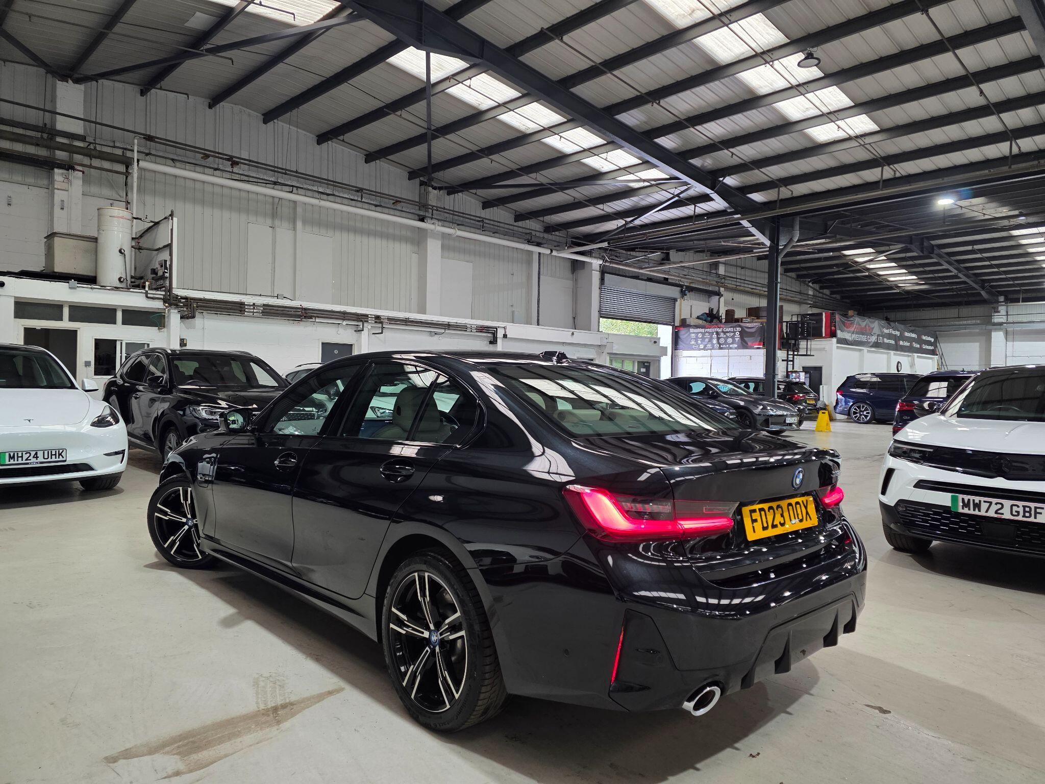 BMW 3 Series view 32