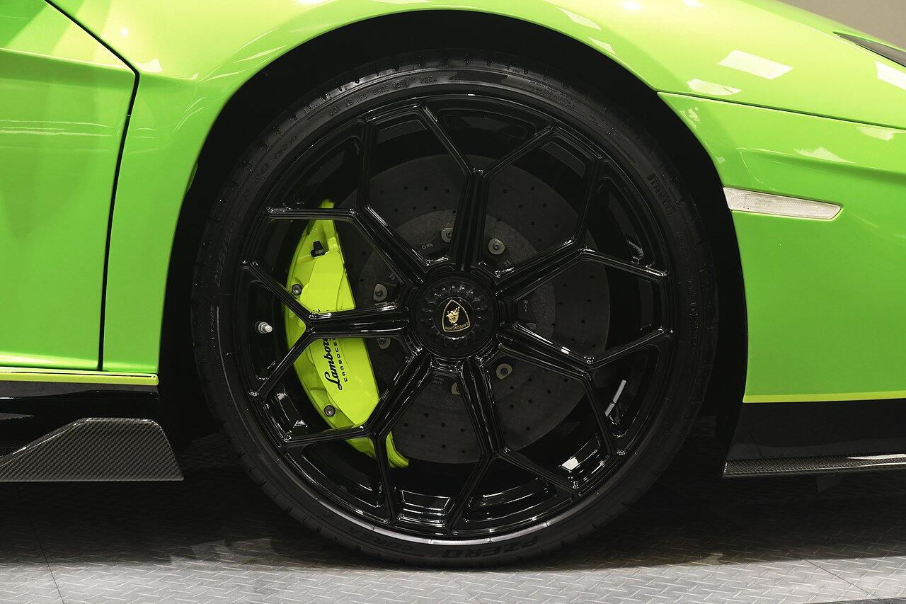 Lamborghini Aventador view 57