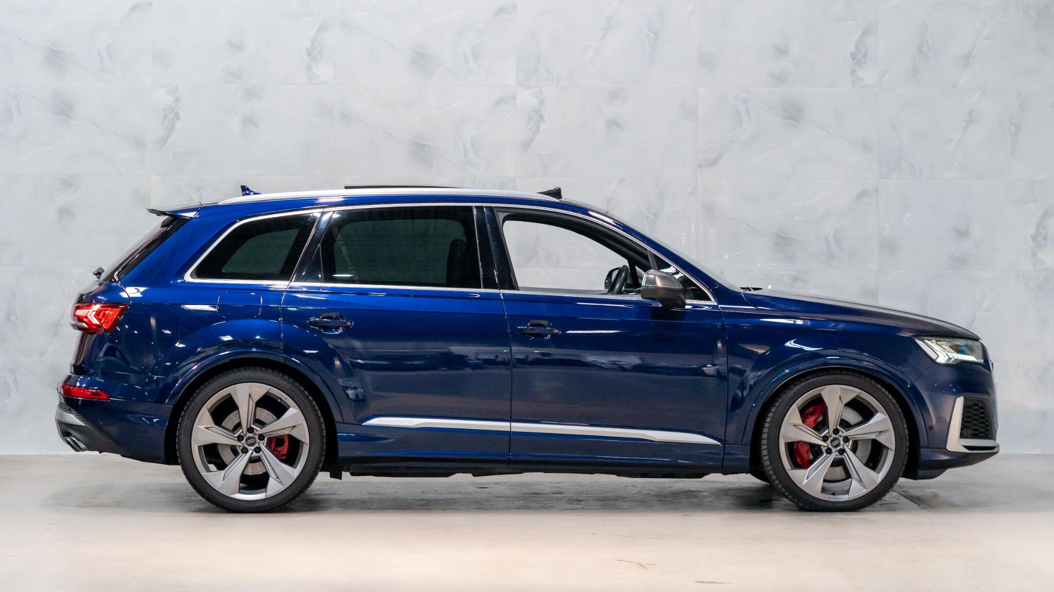 Audi SQ7 view 9