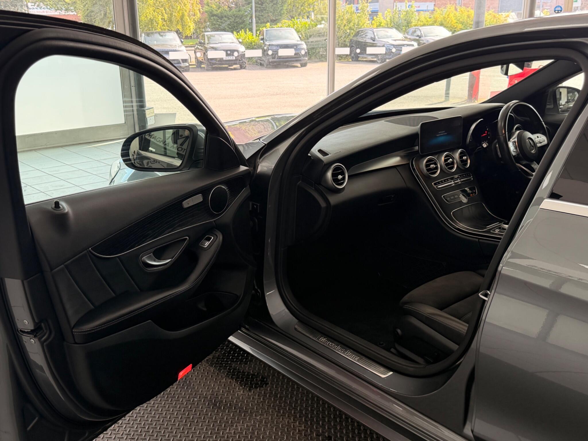 Mercedes-Benz C-Class view 27