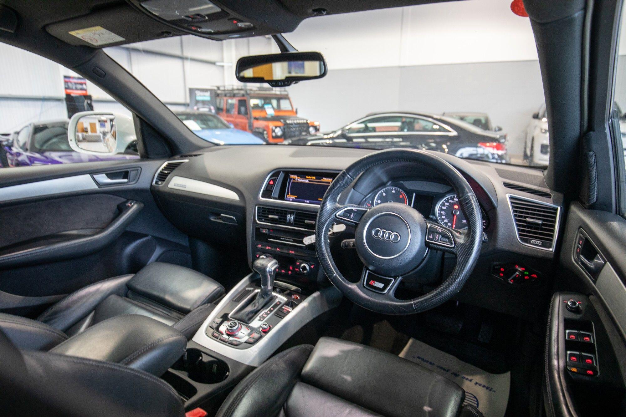 Audi Q5 view 2
