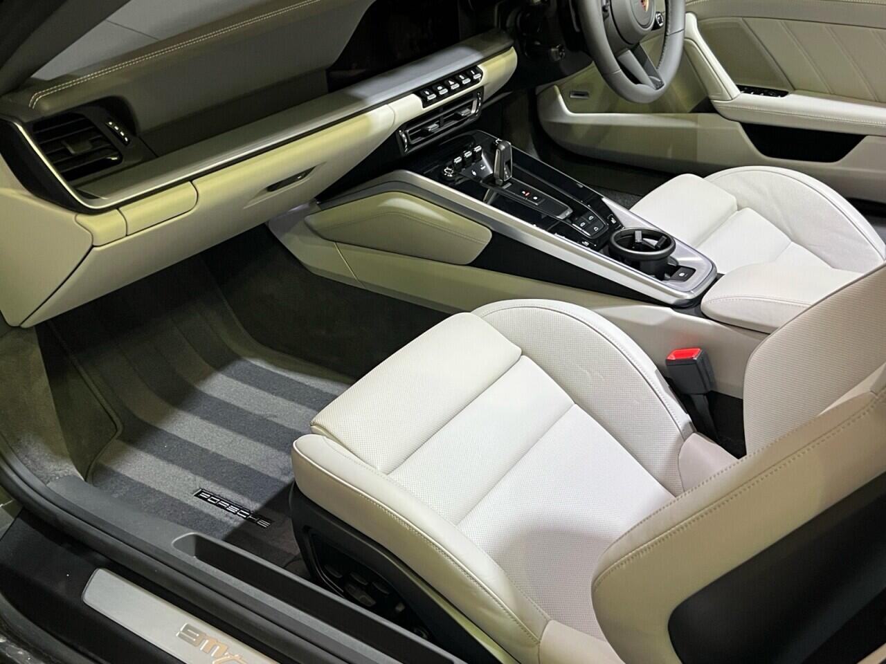 Porsche 911 view 30